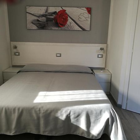 Hotel Iron Gate Marina3B Sarzana Esterno foto