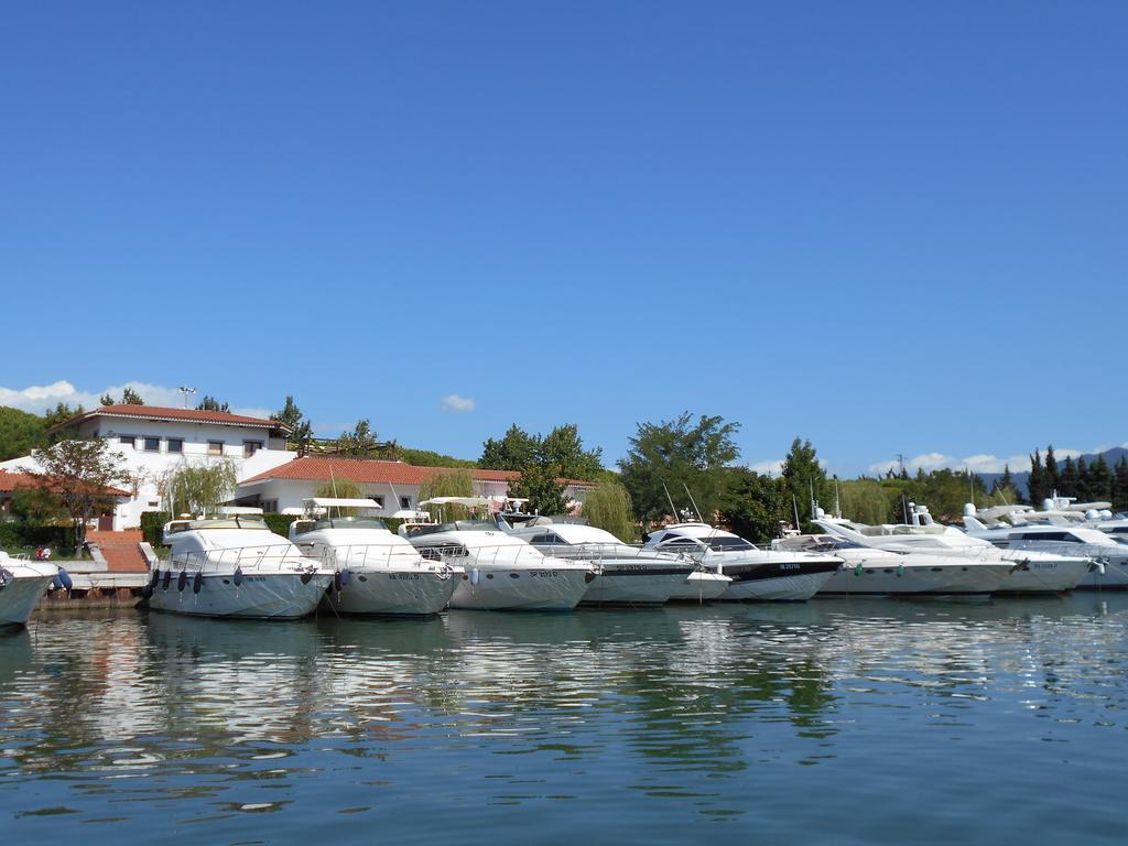 Hotel Iron Gate Marina3B Sarzana Esterno foto