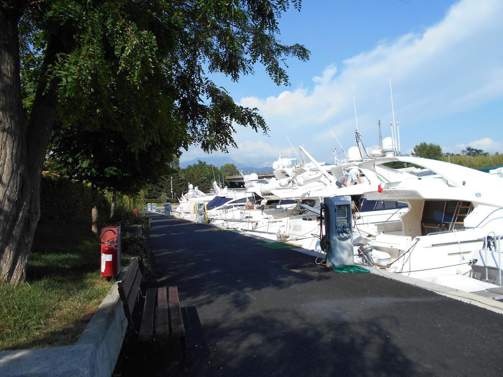 Hotel Iron Gate Marina3B Sarzana Esterno foto