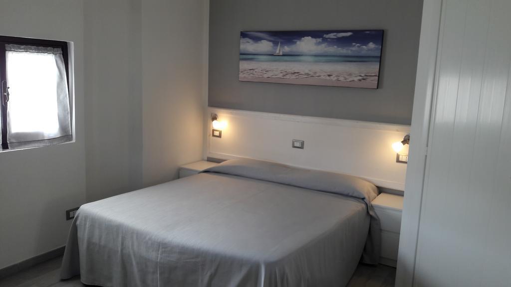 Hotel Iron Gate Marina3B Sarzana Esterno foto