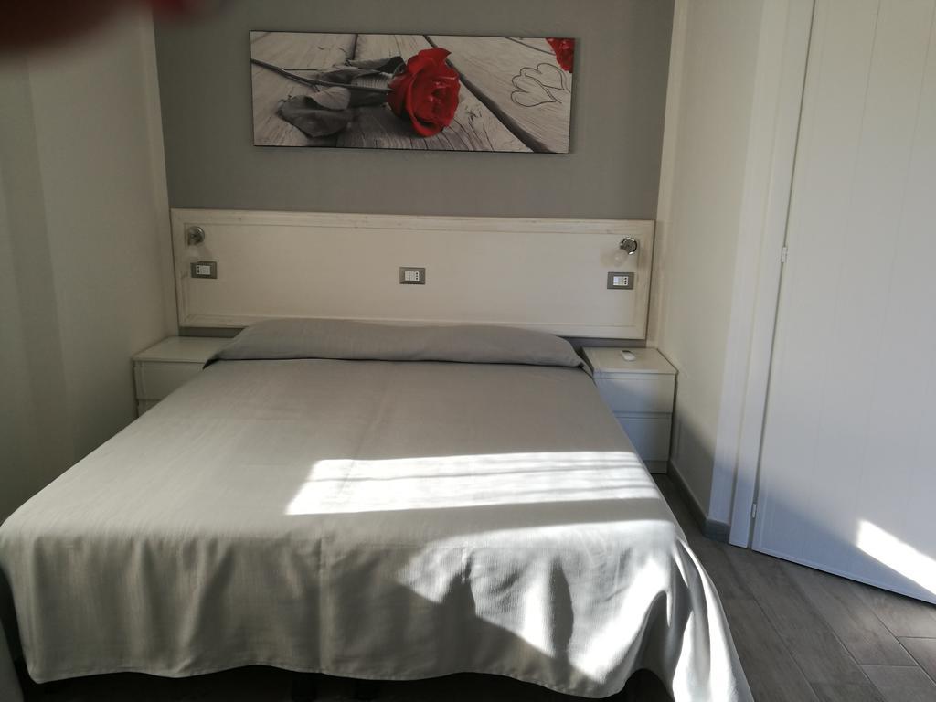 Hotel Iron Gate Marina3B Sarzana Esterno foto