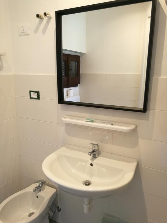 Hotel Iron Gate Marina3B Sarzana Esterno foto