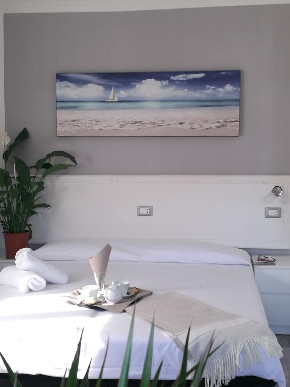 Hotel Iron Gate Marina3B Sarzana Esterno foto