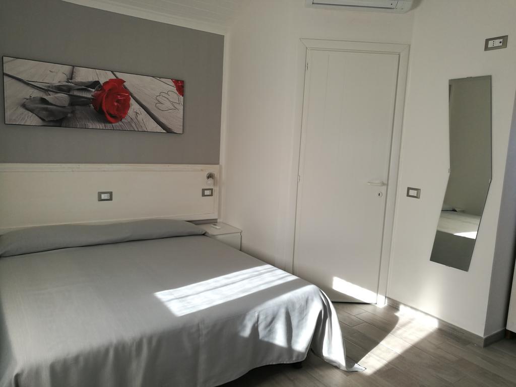 Hotel Iron Gate Marina3B Sarzana Esterno foto