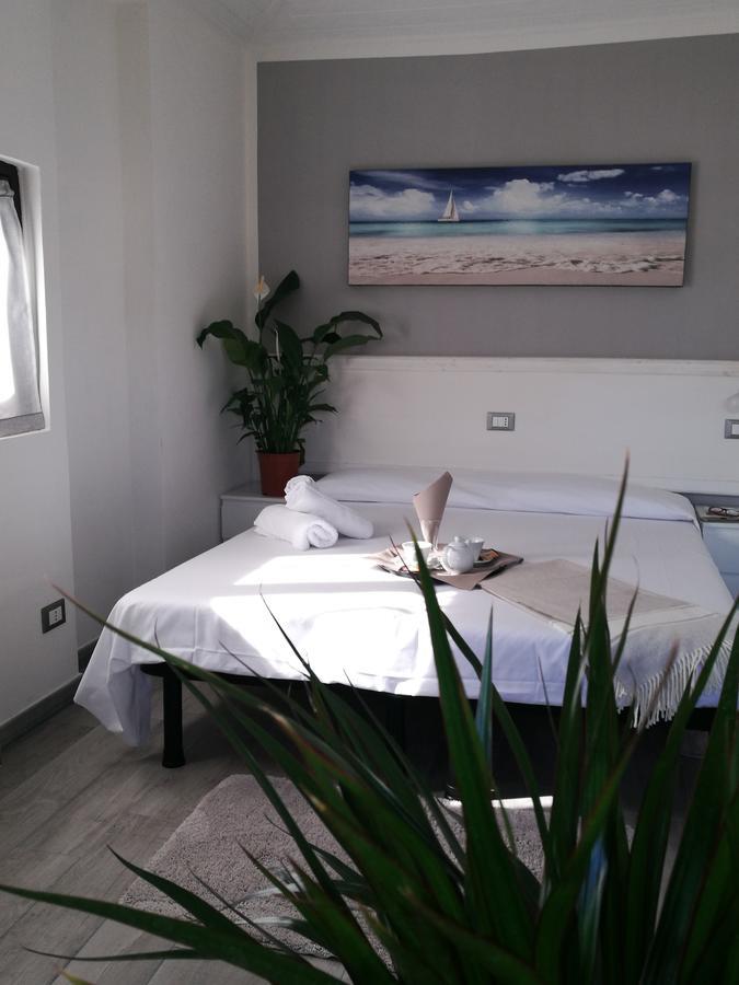 Hotel Iron Gate Marina3B Sarzana Esterno foto